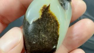 新疆和田玉黑皮籽料原石