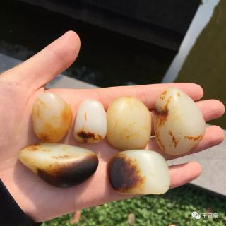 和田玉的"红黑之争"